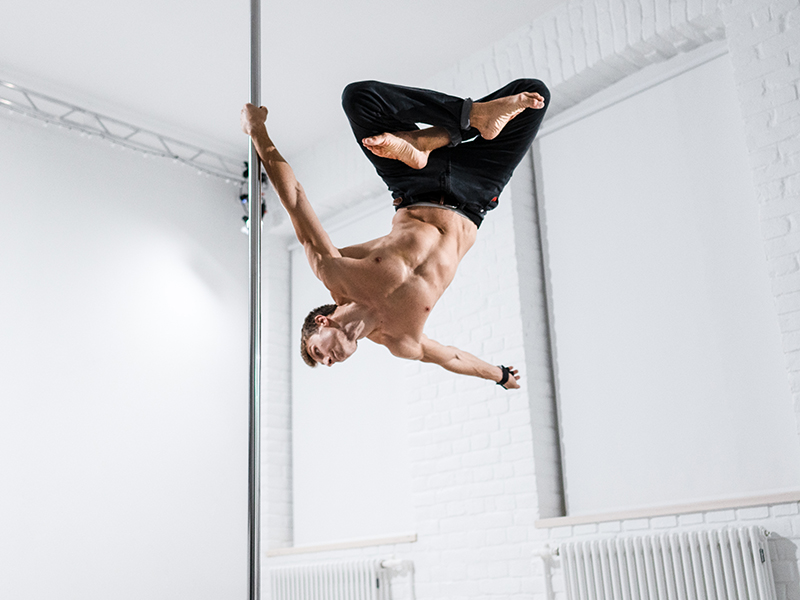 Front Knee Hook Pole Trick  Pole dancing fitness, Pole fitness